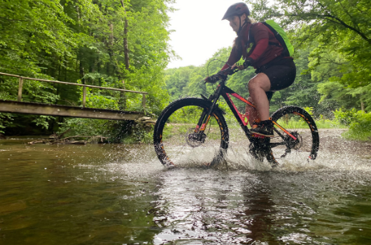 mountainbiken water