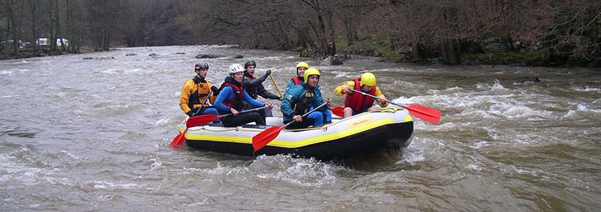 Op de rivier de Ambleve kun je raften in de wintermaanden met je groep